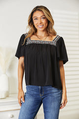 Bold Contrast Square Neck Puff Sleeve Blouse for Fashion-Forward Style