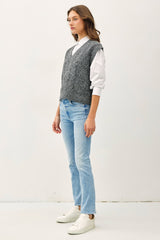 Trendy Cable Knit V-Neck Sweater Vest for Fall/Winter Layering