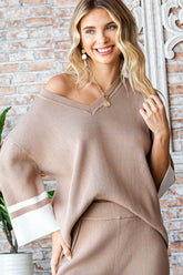 Stylish Contrast V Neck Ribbed Knit Top with Chic Detailing
