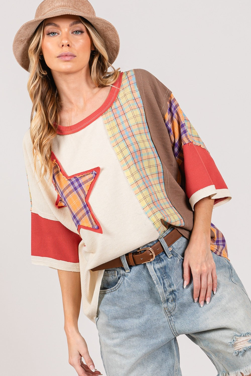 Trendy SAGE + FIG Round Neck Plaid Star Patch Women's T-Shirt