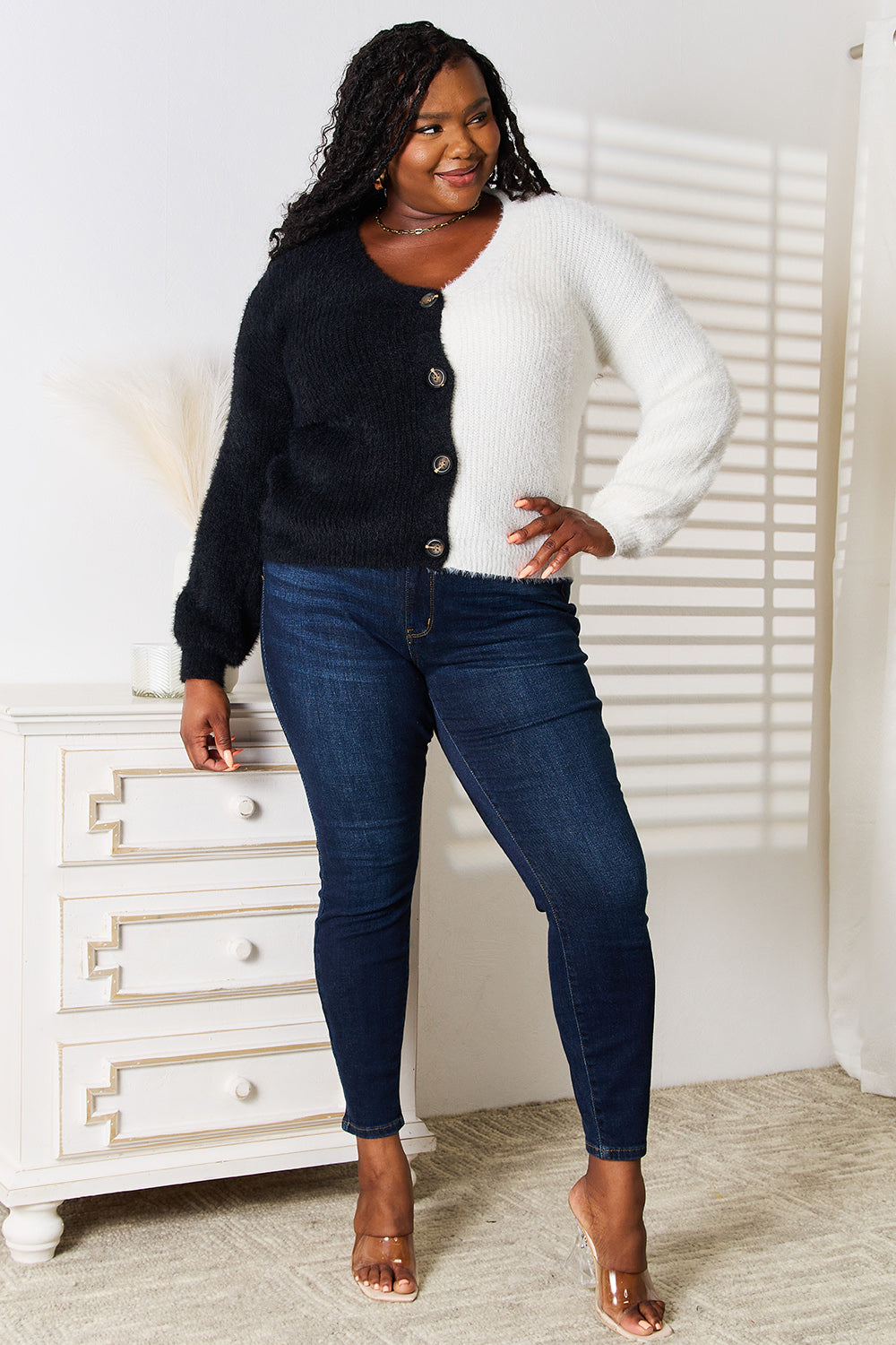 Chic Contrast Button-Front V-Neck Cardigan for Effortless Style