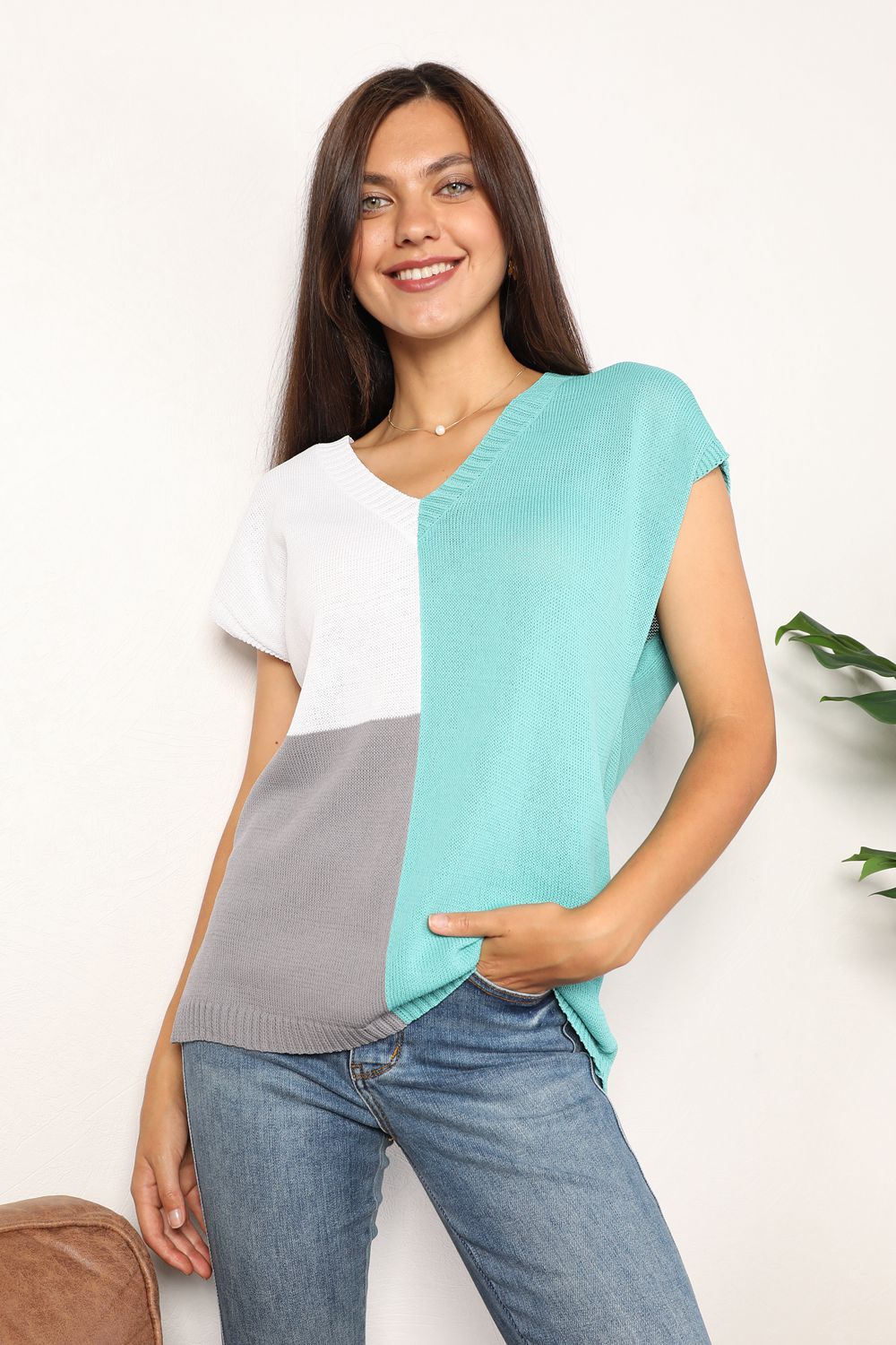 Trendy Color Block V-Neck Knit Top for Stylish Comfort