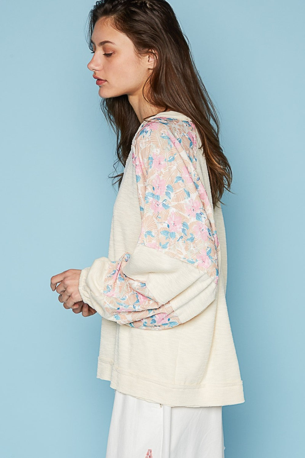 Chic Floral Balloon Sleeve Top with Round Neck - Perfect for Layering