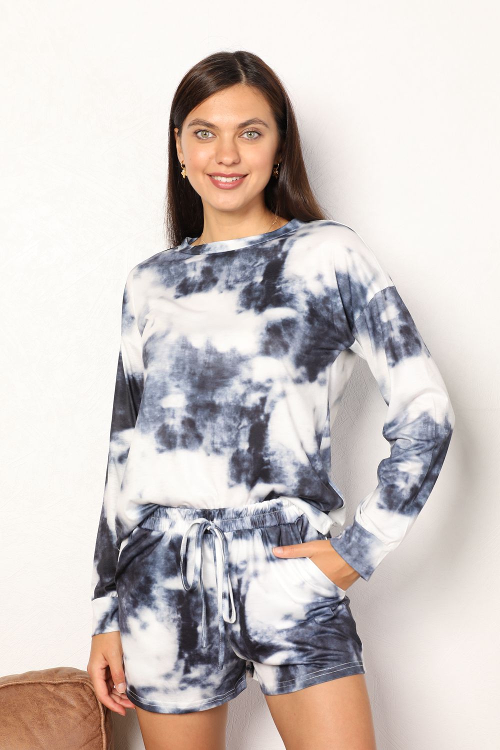 Women's Tie-Dye Lounge Set - Round Neck Top & Shorts, Cozy Two-Piece Outfit