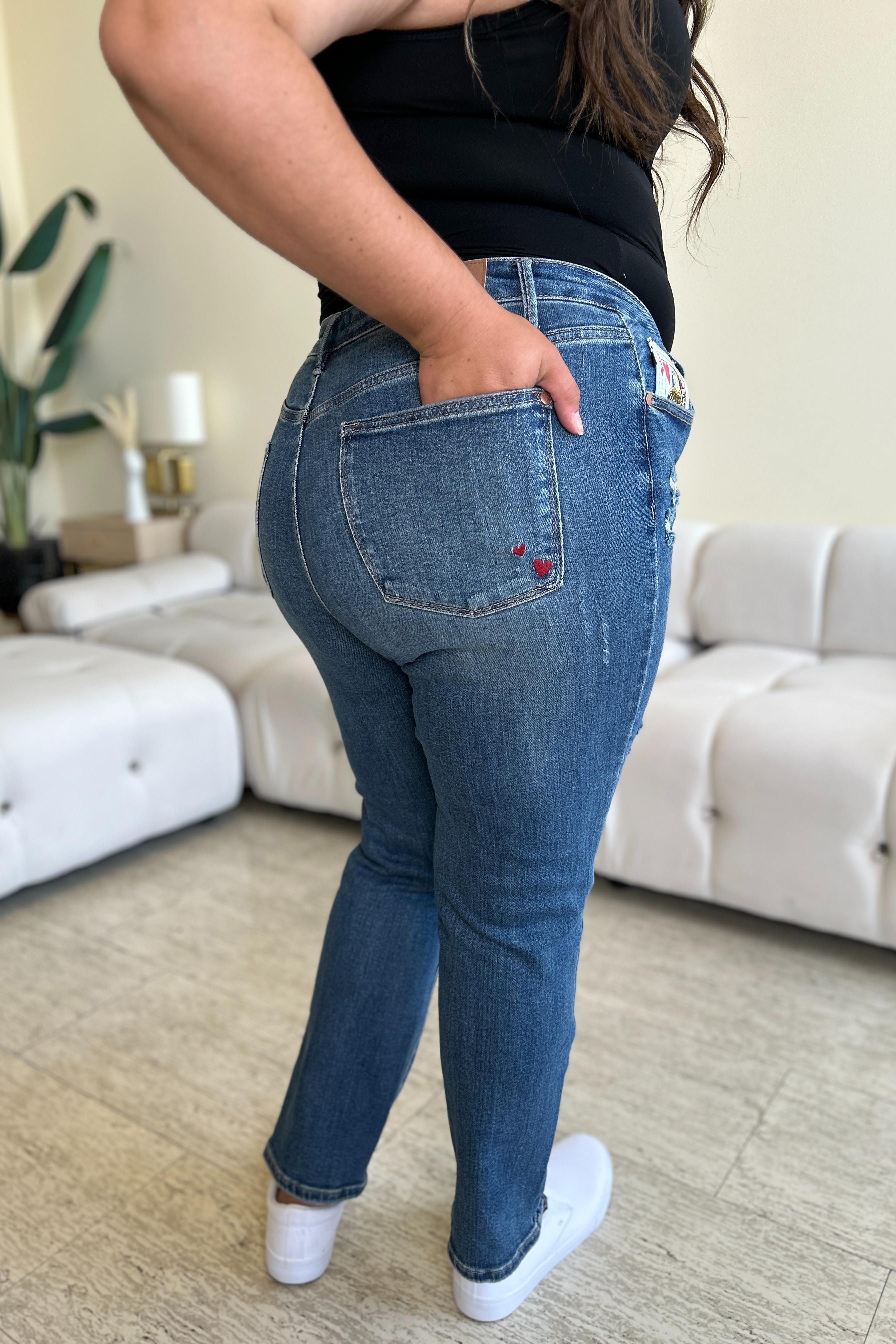 Judy Blue Full Size Queen Of Hearts Distressed Boyfriend Slim Jeans