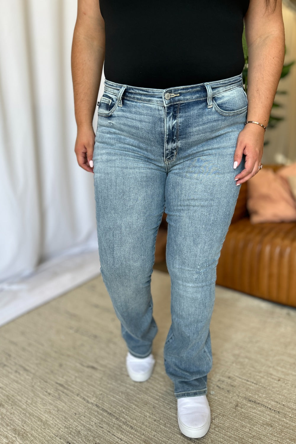 Judy Blue Women's Medium Rise Bootcut Jeans - Versatile Denim for All Sizes