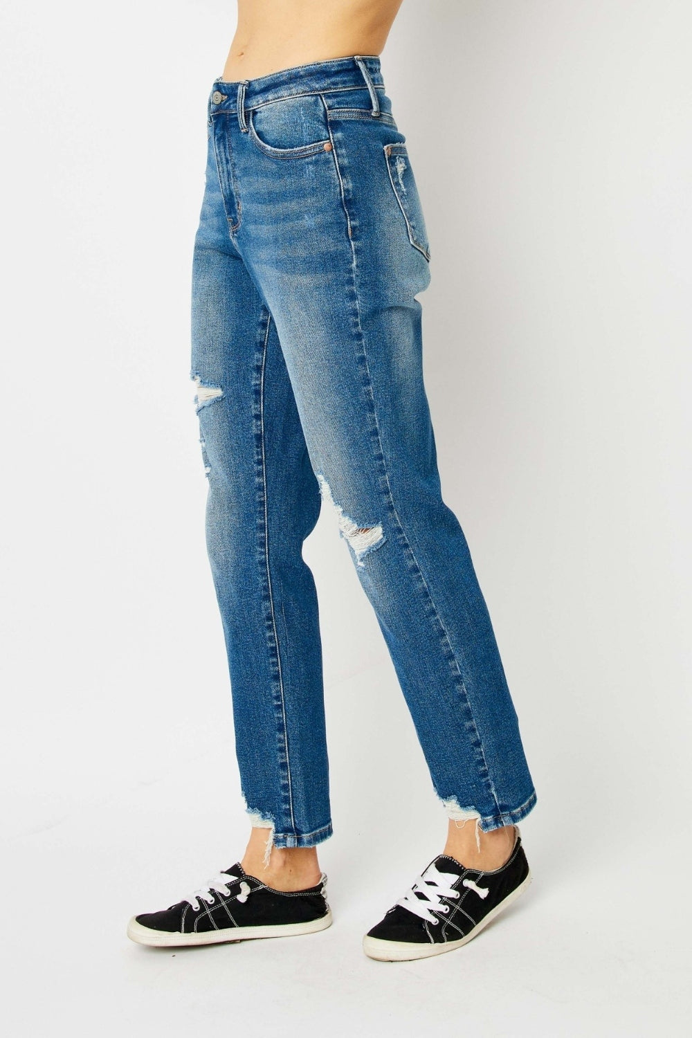 Judy Blue Full Size Queen Of Hearts Distressed Boyfriend Slim Jeans