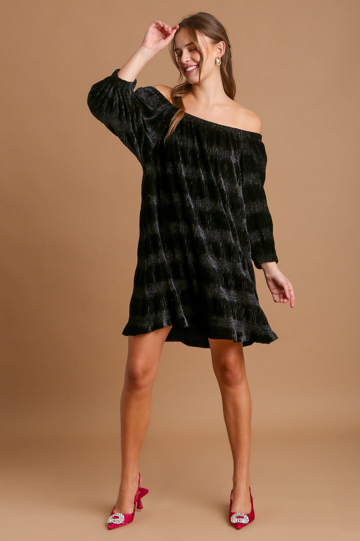 Off-shoulder balloon sleeve velvet mini dress in black, perfect for glamorous occasions and stylish outings.