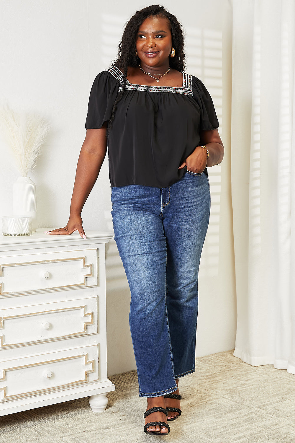 Bold Contrast Square Neck Puff Sleeve Blouse for Fashion-Forward Style