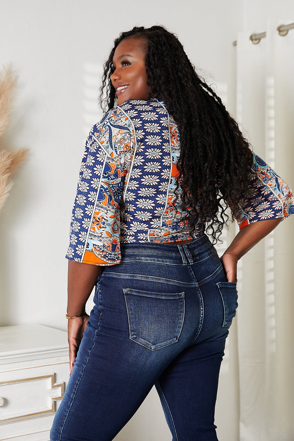 Chic Tie Hem V-Neck Three-Quarter Sleeve Women's Blouse