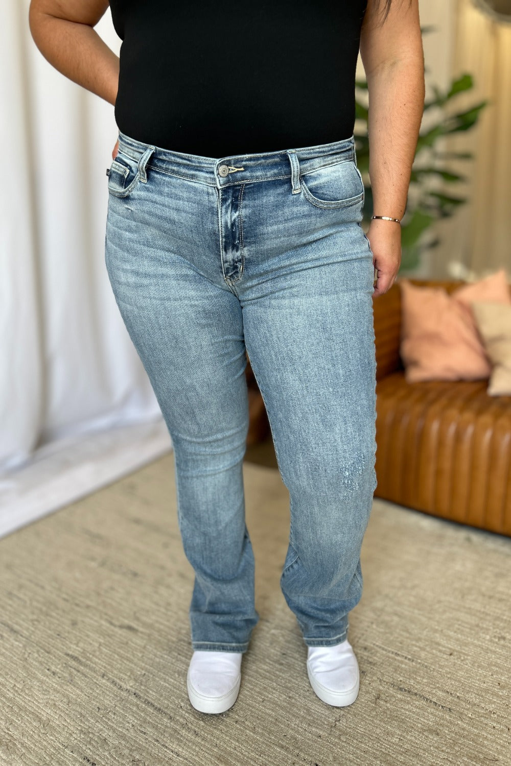 Judy Blue Women's Medium Rise Bootcut Jeans - Versatile Denim for All Sizes